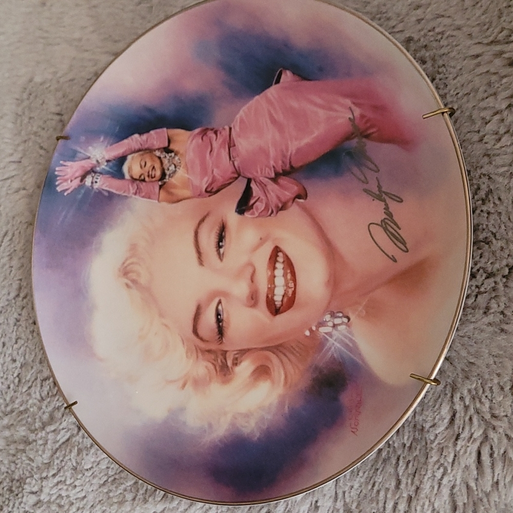 Marilyn Monroe collection- plate